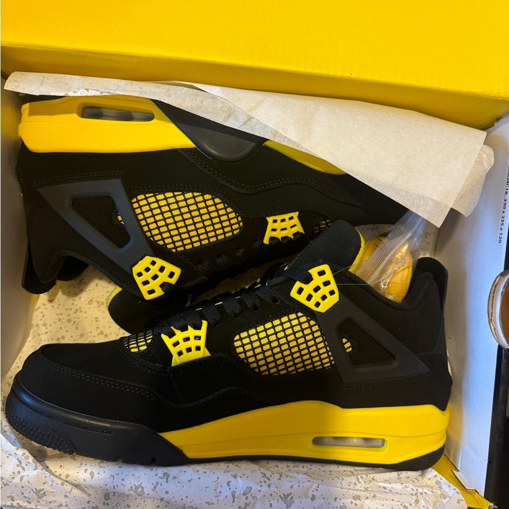 Jordan 4 retro thunder